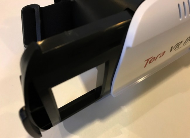 VRHMD,Tera® VRBOX,トレーを引き出した図
