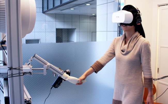 実際に手を引かれ、心躍るVR世界旅行体験、「WONDERFUL WORLD - VR Private Tour(TM)」試作品発表