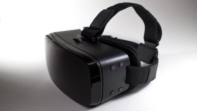 VRポルノ専用スタンドアロン型VRヘッドセット「VRotica」、$220(約¥25,000)でリリース