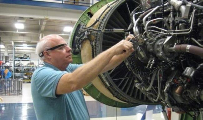 GE Aviation、航空エンジン整備にGoogle Glassを導入して作業効率の向上に成功