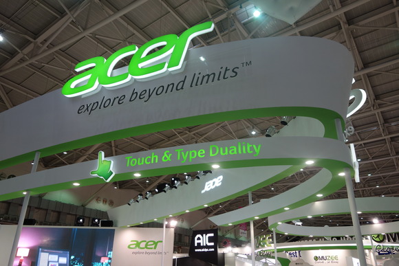 Acerが電話もできる360度カメラ「Holo 360」を発表