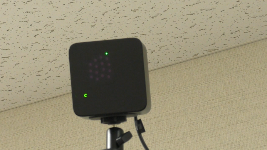 ライトが点灯したベースステーション