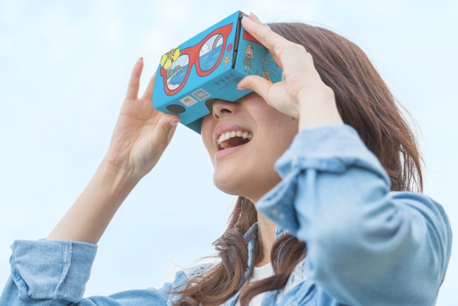 ハワイ州観光局、女性誌やイベントで「オリジナルVRゴーグル」配布