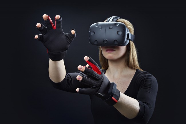 Manus VRのグローブ型デバイス、今月後半にデベロッパー向けの出荷を開始