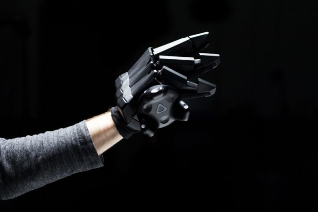 VRを触って感じられる手袋型コントローラー「VRgluv」が発表