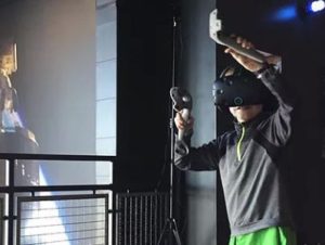 VRゲームをするプレイヤー