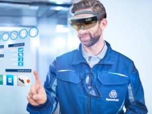エレベーターの管理にHoloLens