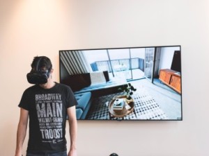 VRで建設中の建物を内覧する