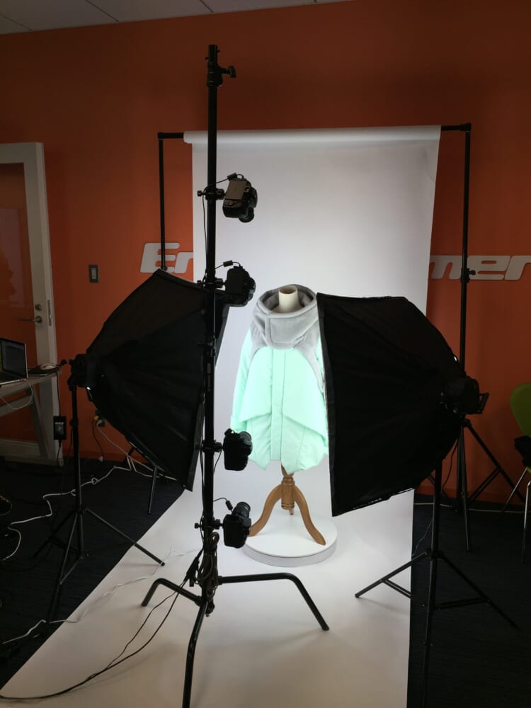 独自に構築したアパレル専用3Dスキャナ
