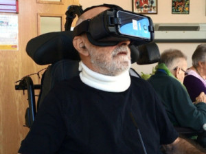 ホスピスの入所者がVRを使う
