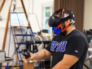 VRゲームの消費カロリーを測定する様子
