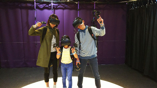 最新VRが小・中学生無料！VRが体験できるレストラン「VR Game＆Cafe Bar VREX」！