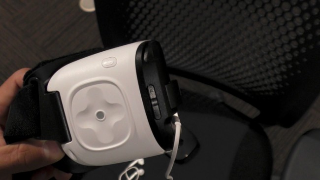Gear VRのサイドにあるボタンで番組途中に中断やチャンネル一覧に戻ることができる
