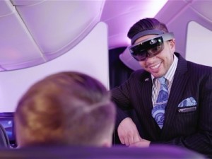「HoloLens」を装着した実験で、乗客に対応する客室乗務員