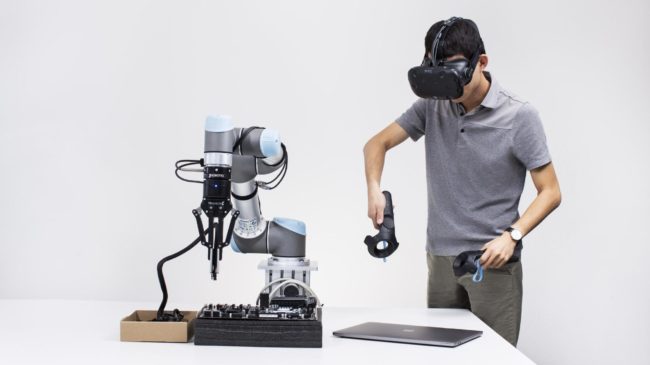 VRヘッドセットを使ってロボットを教育する
