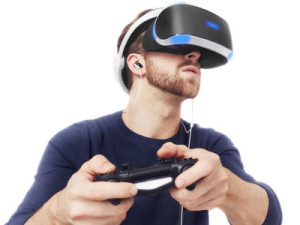 PSVRを付けた男性