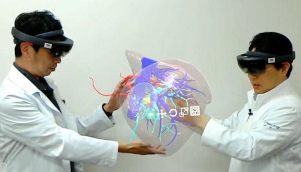 VR医療機器「HoloeyesXR」全国47都道府県展開へ！Holoeyesと共立医科器械が提携