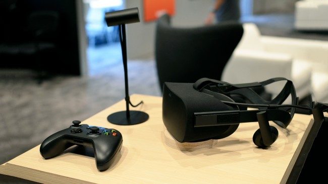 Oculus Rift発売時にはXboxゲームパッドが同梱された