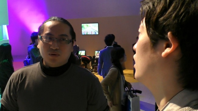 インタビュー中の藤山晃太郎氏