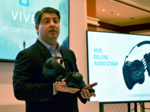 CES 2017でプレゼンするDaniel O'Brien