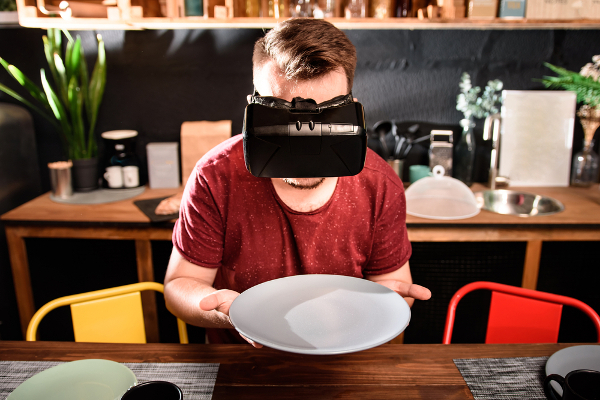 VRで食事も？！VRで味覚を再現するには？